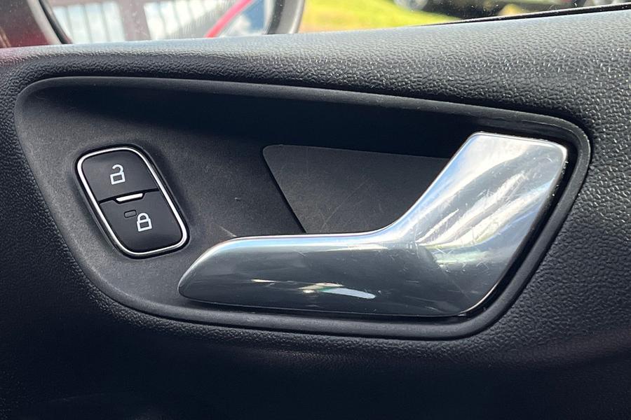Ford FIESTA Photo autoimg-8ed98ad9511dc724c368a899d21243103f3b2c32.jpg