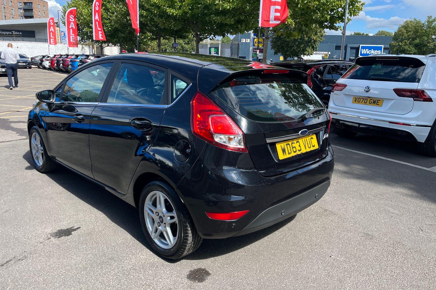 Ford FIESTA Photo 33