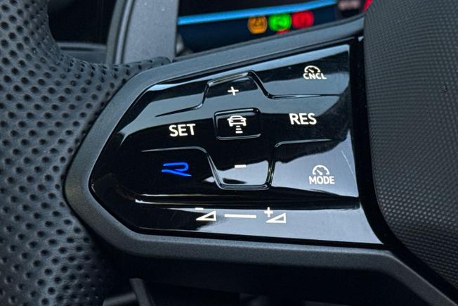 VOLKSWAGEN Golf Photo 16