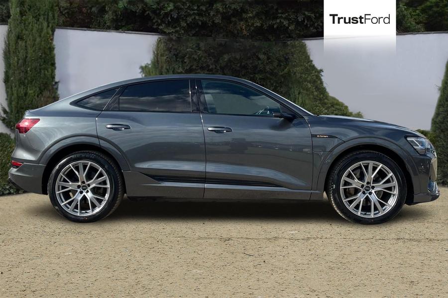 Audi e-tron Photo autoimg-8ee052a1a856cdb099b9af3138506df650677e9a.jpg