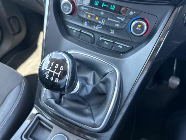 Ford Kuga Photo autoimg-8ee470a0a87e6e072aaa82136ce4f076d1697aed.jpg