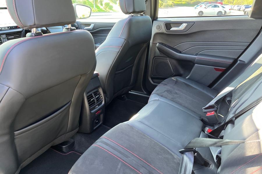 Ford KUGA Photo autoimg-8ee9eda10718fbb887b6fdf44338632def2ebdc5.jpg