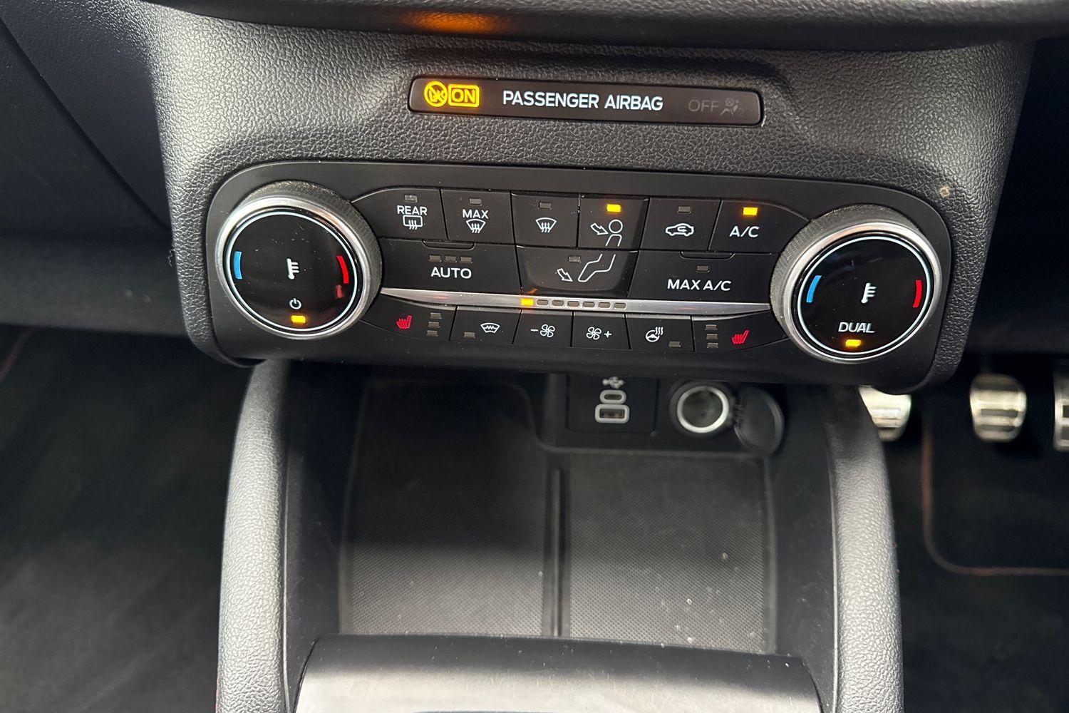 Ford KUGA Photo 28