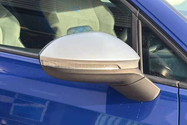 VOLKSWAGEN Golf Photo 20