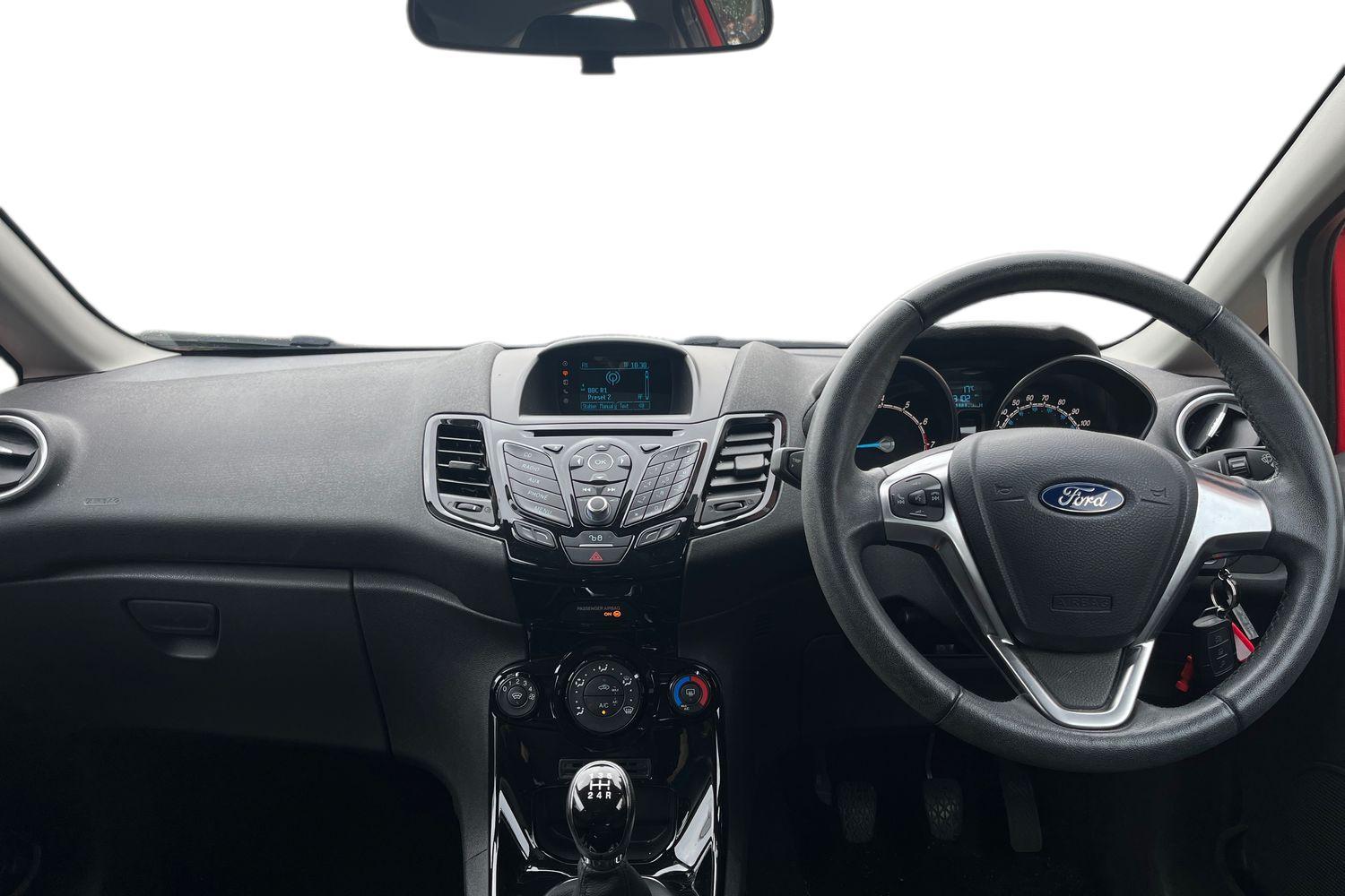 Ford FIESTA Photo 9