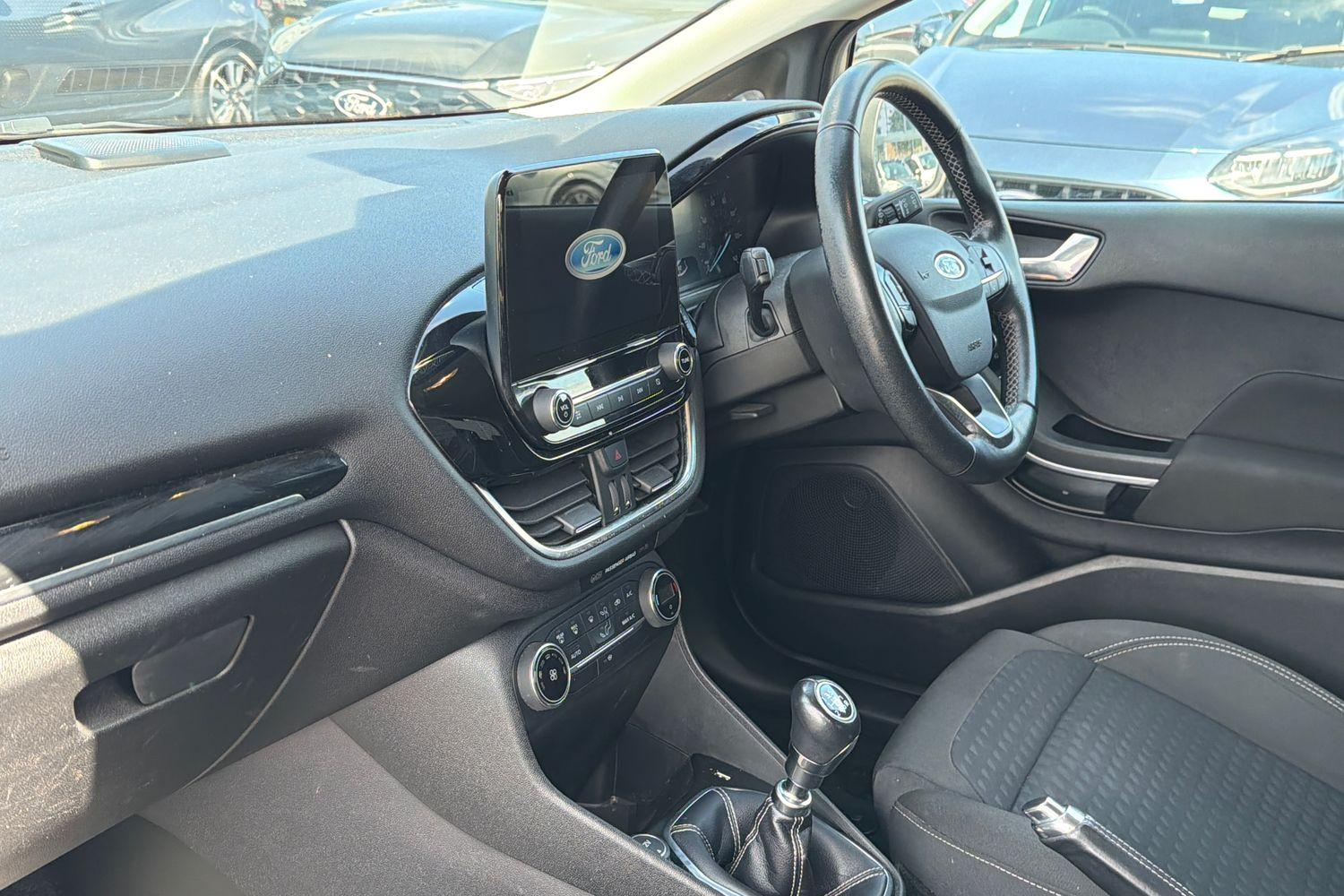 Ford FIESTA Photo 17