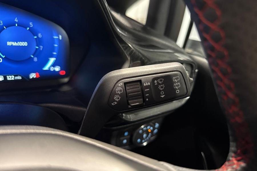 Ford FIESTA Photo autoimg-8ef54efabac17e0f443b26d238628dc395ebcc11.jpg