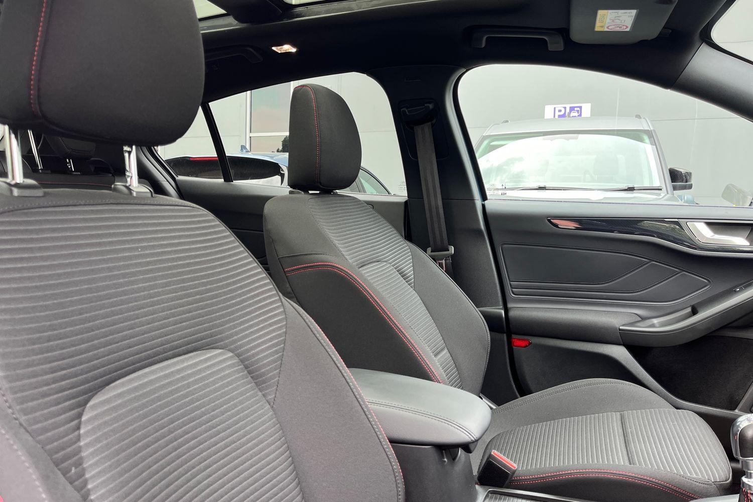 Ford FOCUS Photo 16