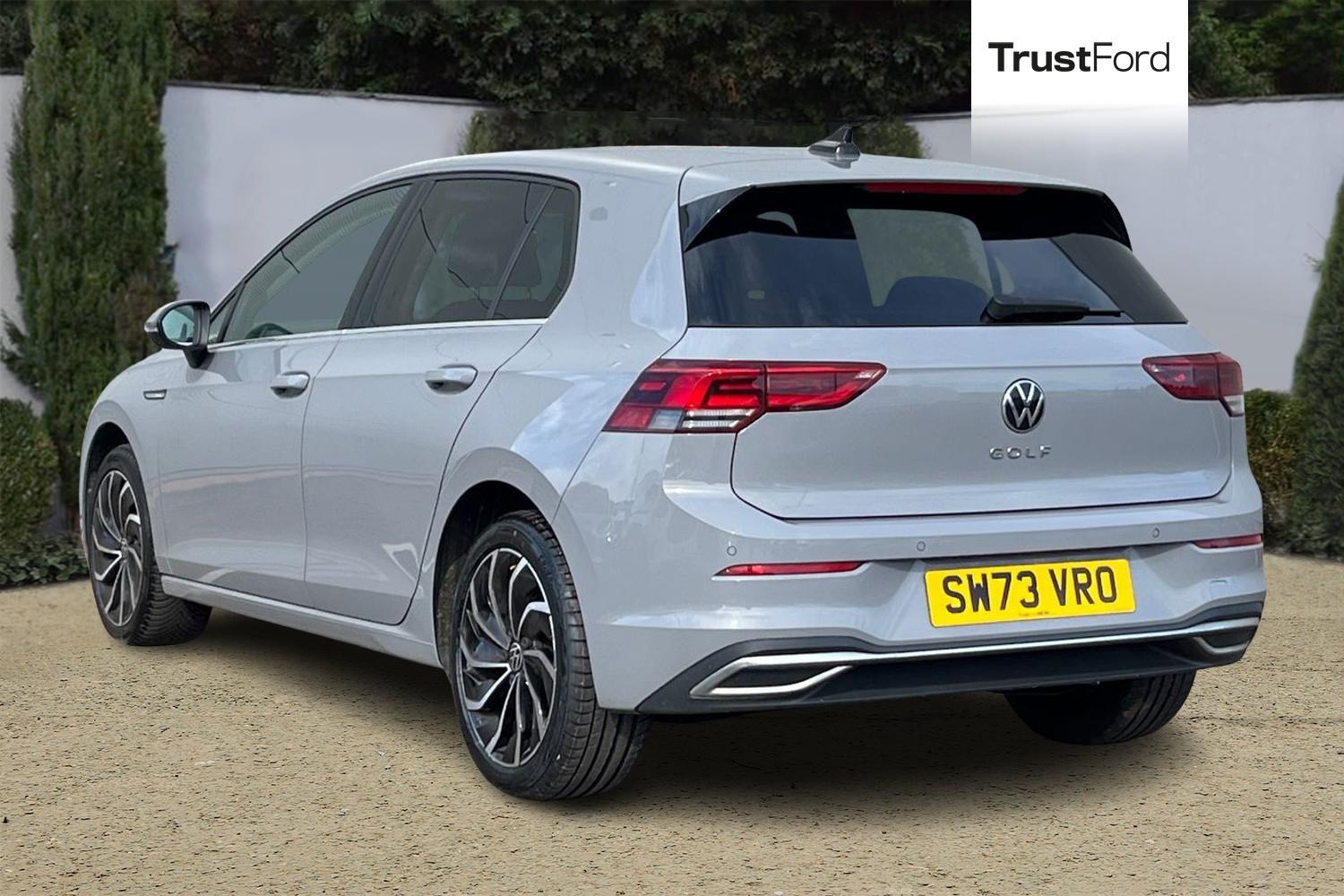 Volkswagen Golf Photo 1
