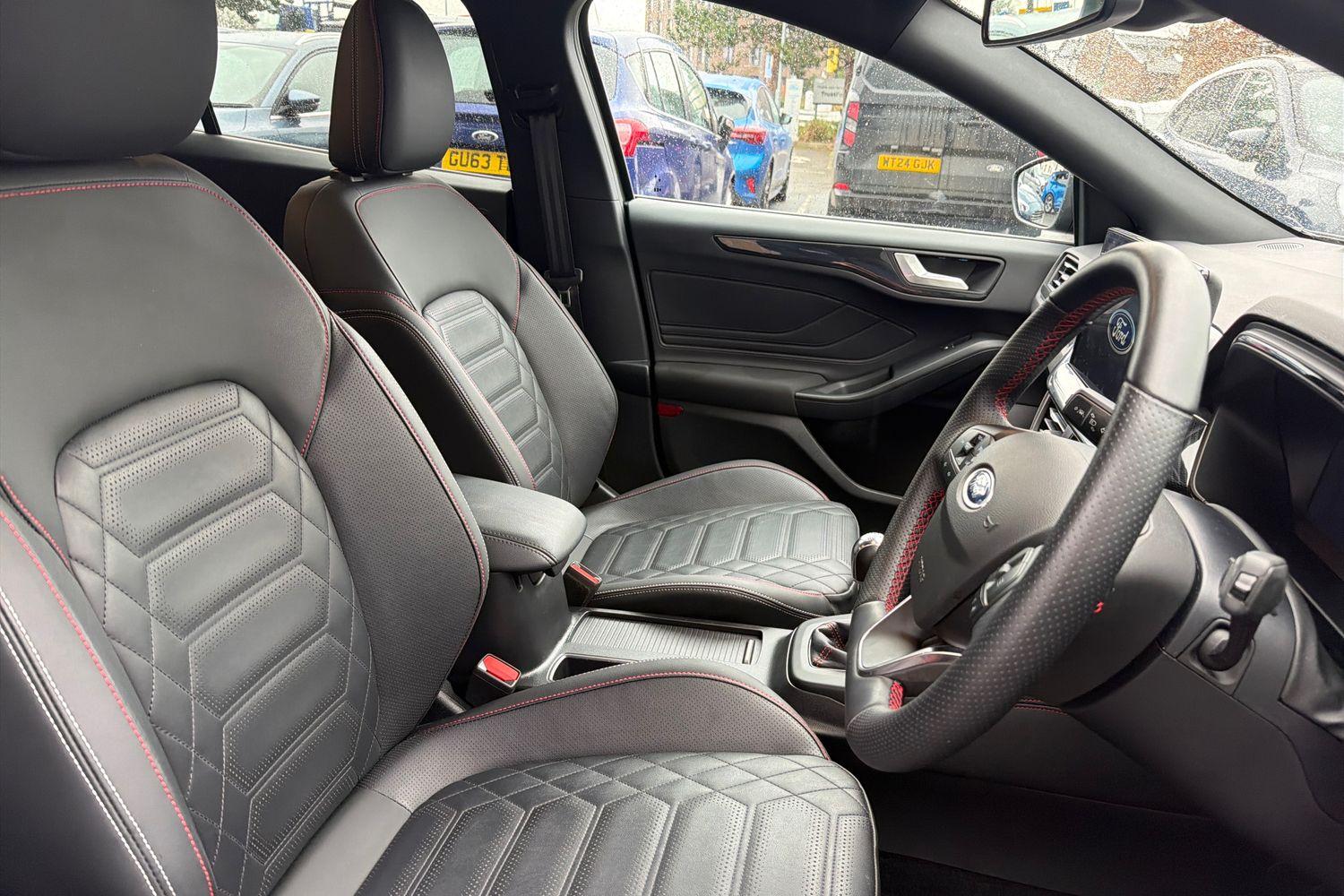 Ford FOCUS Photo 16