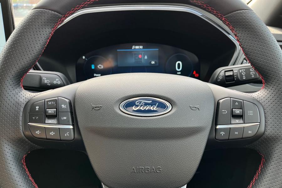 Ford Kuga Photo autoimg-8f08df294617a2b51db03689f1f4bb05bfe8e7c3.jpg