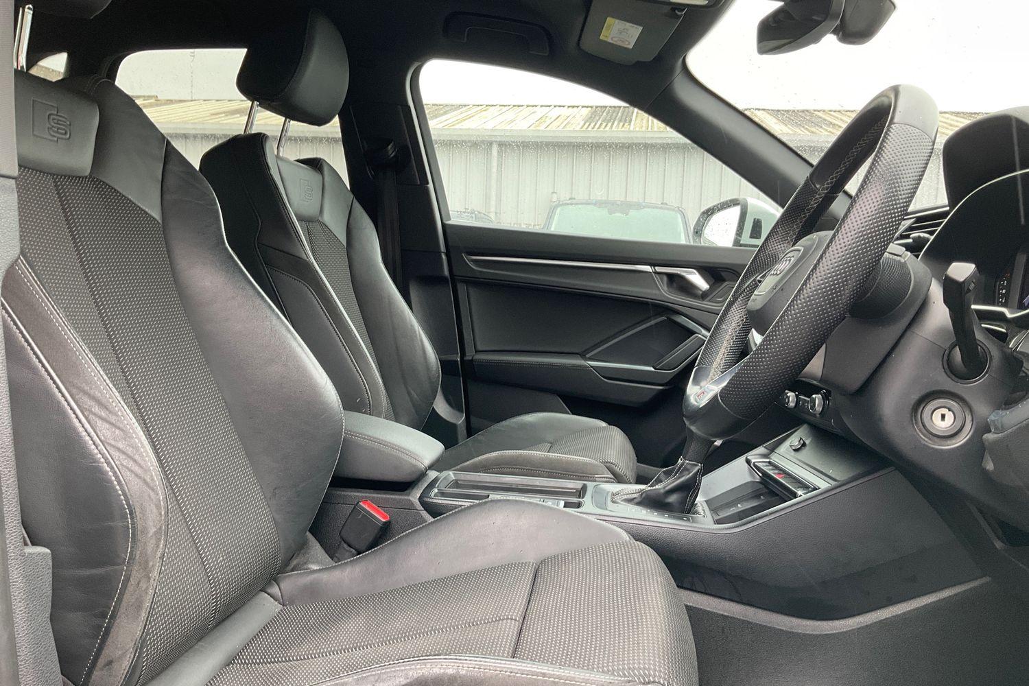 Audi Q3 Photo 16