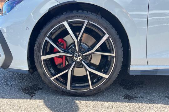 Volkswagen Golf Photo autoimg-8f13f1e89cbb92f55ff696b36d4adf284ec418f1.jpg