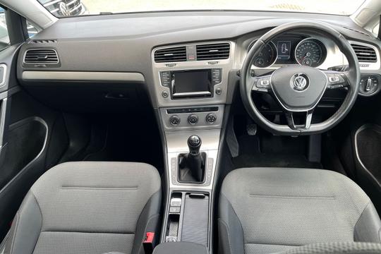 Volkswagen Golf Photo autoimg-8f18b88a6b49852a2a97f6bf4bb4ce7716d6db3a.jpg