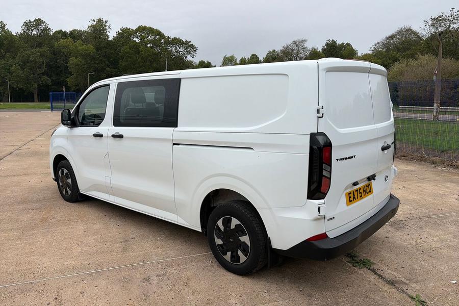 Ford TRANSIT CUSTOM Photo autoimg-8f1da112b6babc010e0b4b83aabc34cdfd1d5d49.jpg
