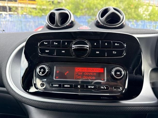SMART ForFour Photo 14