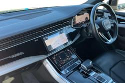 AUDI Q7 Photo 2