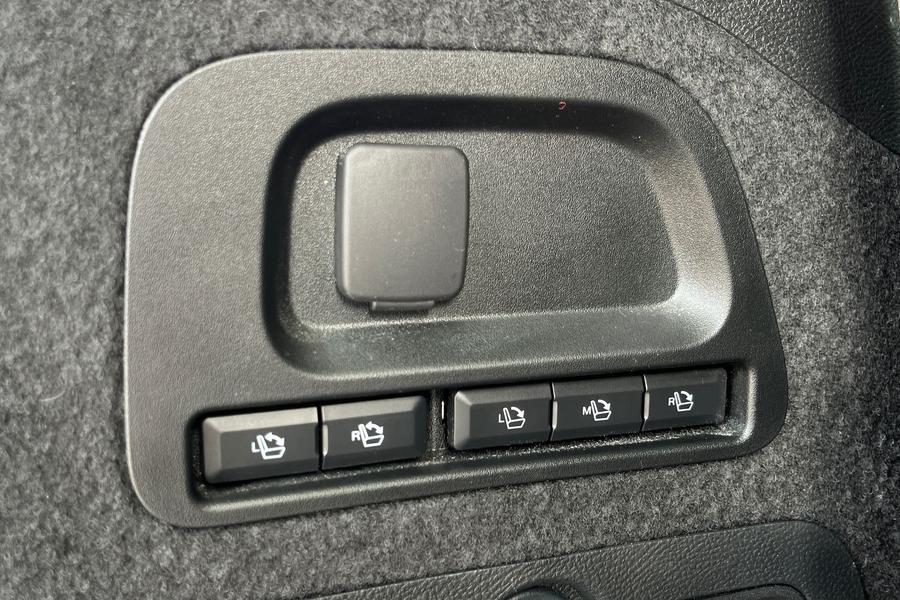 Ford GALAXY Photo autoimg-8f2479419382e2c1c7ac8f56d1907c1e85cea9a7.jpg