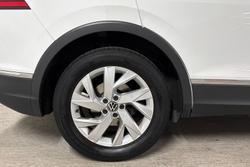 VOLKSWAGEN Tiguan Photo 5