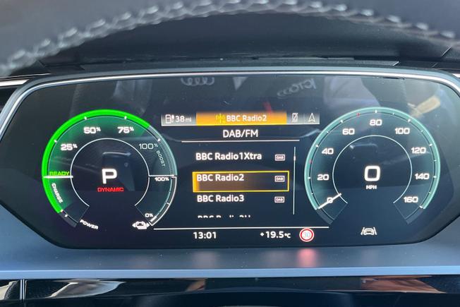 AUDI Q8 E-Tron Photo 15