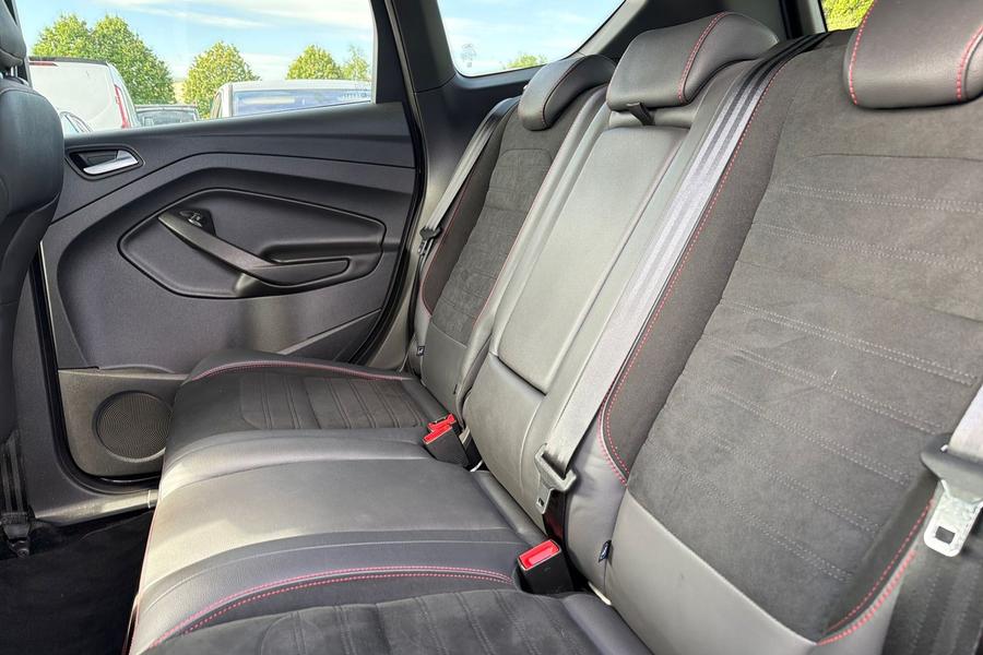 Ford KUGA Photo autoimg-8f2c17313ae086067fbd7460851166225a8e27de.jpg