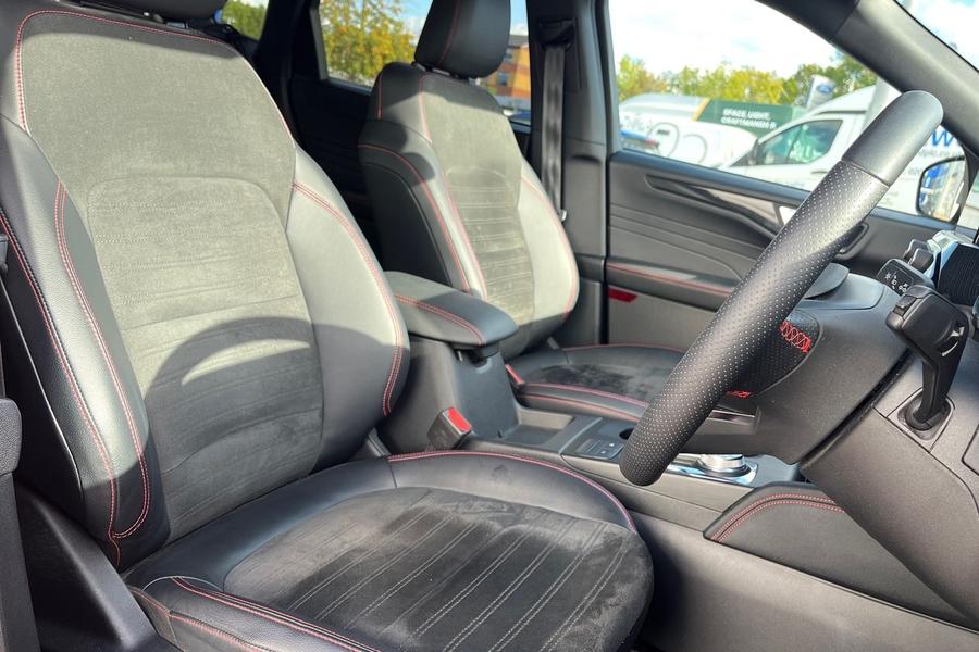 Ford Kuga Photo autoimg-8f2ee033d833894f469c33e3a547e11238468000.jpg