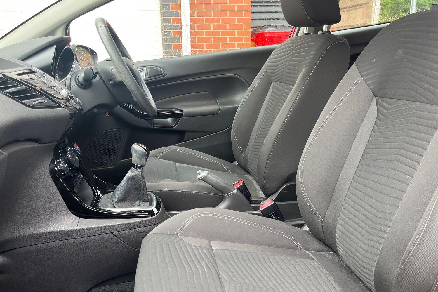 Ford FIESTA Photo 18