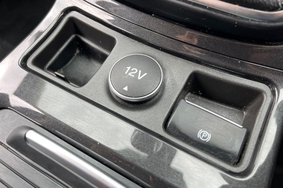 Ford KUGA Photo autoimg-8f420340455c3823f5c96d995fe71759593e4a83.jpg