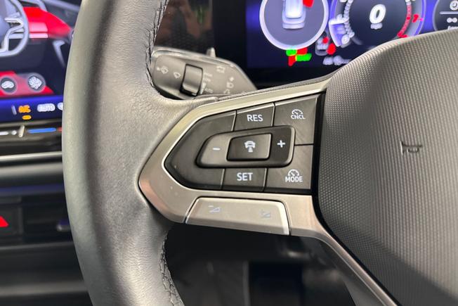 VOLKSWAGEN Tiguan Photo 16