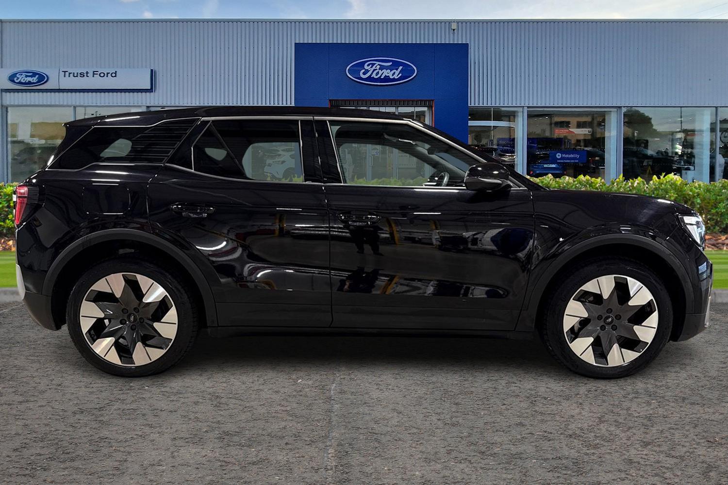 Ford Explorer Photo 2