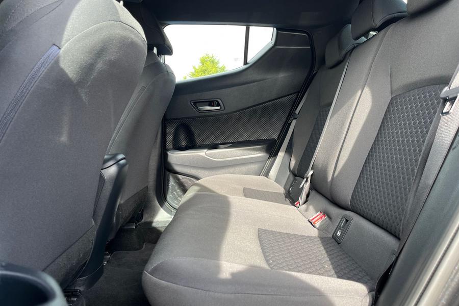 Toyota C-HR Photo autoimg-8f42d3a41b637954e1cccc28c46002089692a717.jpg