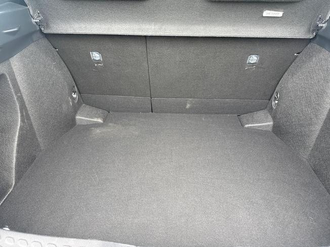 TOYOTA C-Hr Photo 12