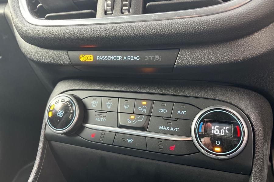 Ford FIESTA Photo autoimg-8f4806646e7d32a8e58b2e2a9cc4f6cb7be4eed7.jpg