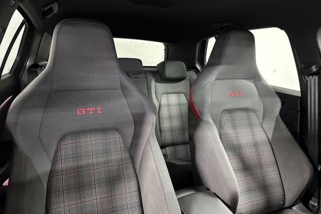VOLKSWAGEN Golf Photo 25