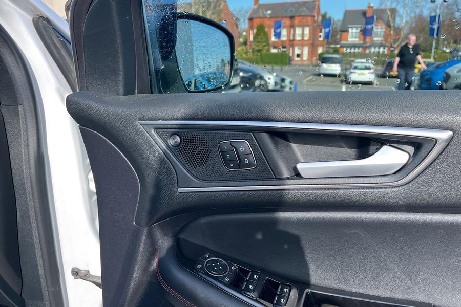 Ford EDGE Photo autoimg-8f54155a366758b3192262fb4b3b2270b2897d66.jpg