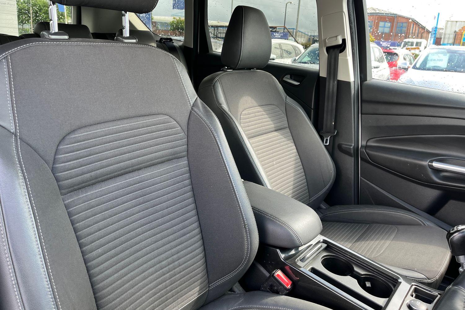 Ford KUGA Photo 16