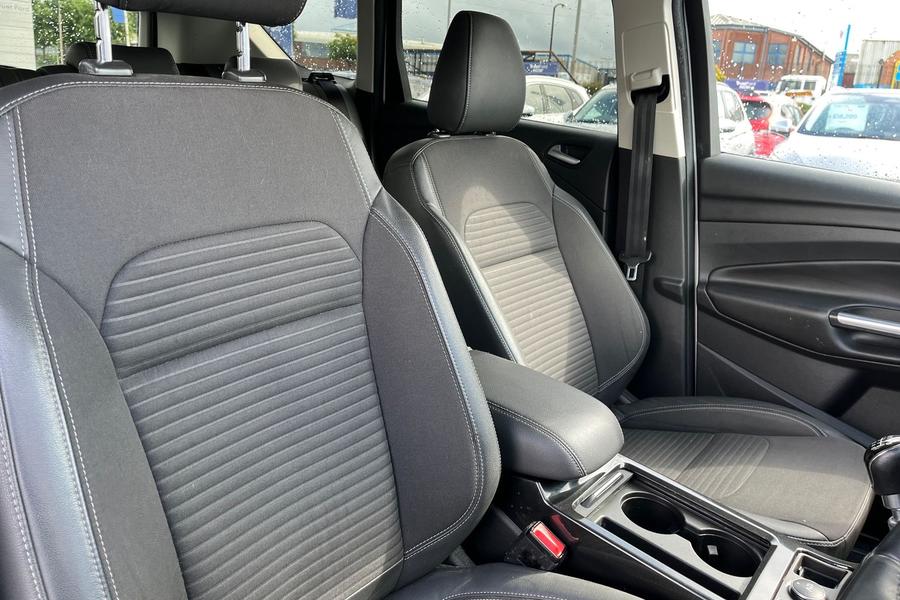 Ford KUGA Photo autoimg-8f5521fd9c4e455ee5f5c58411d7bc42d64c4bae.jpg