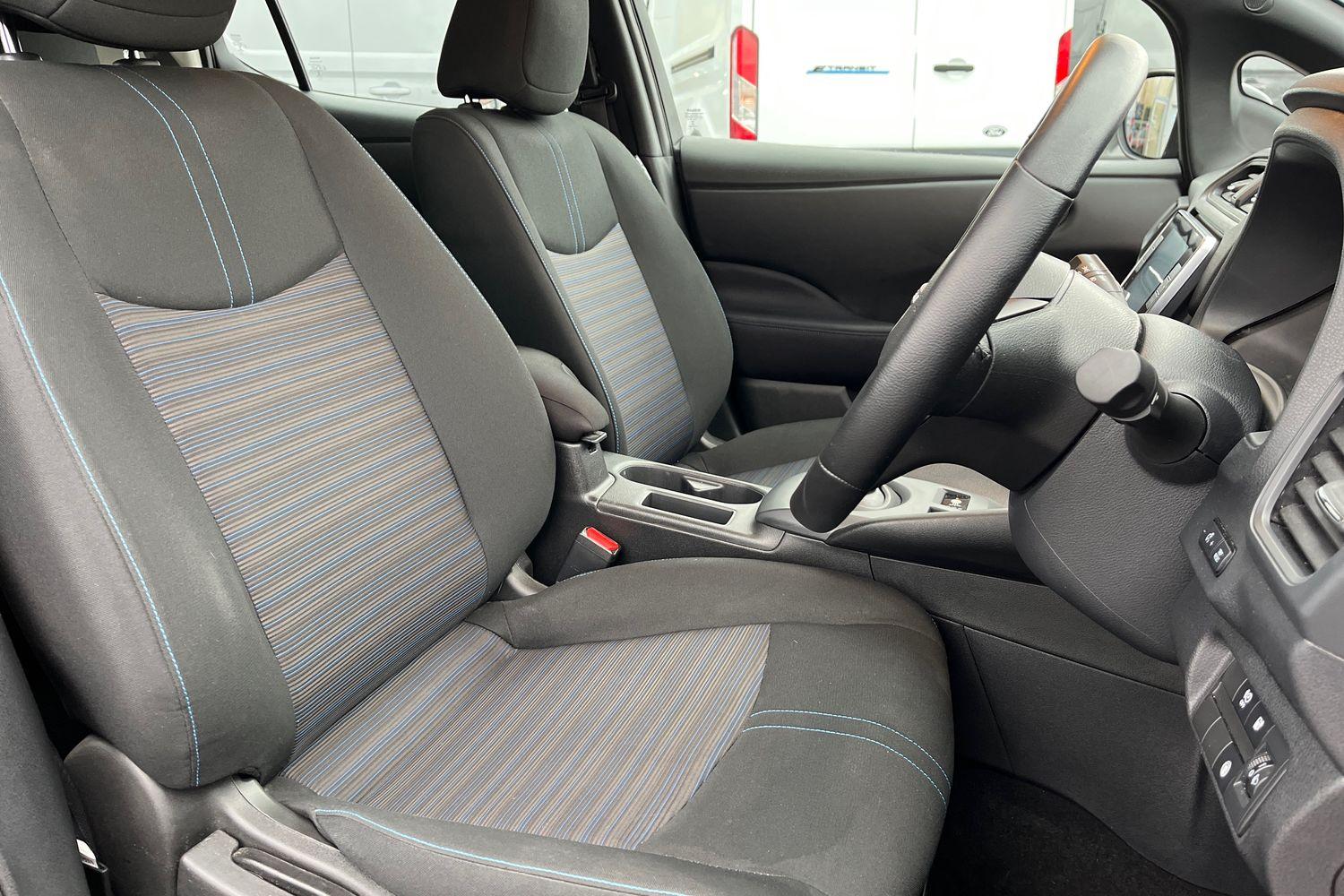 Nissan LEAF Photo 16