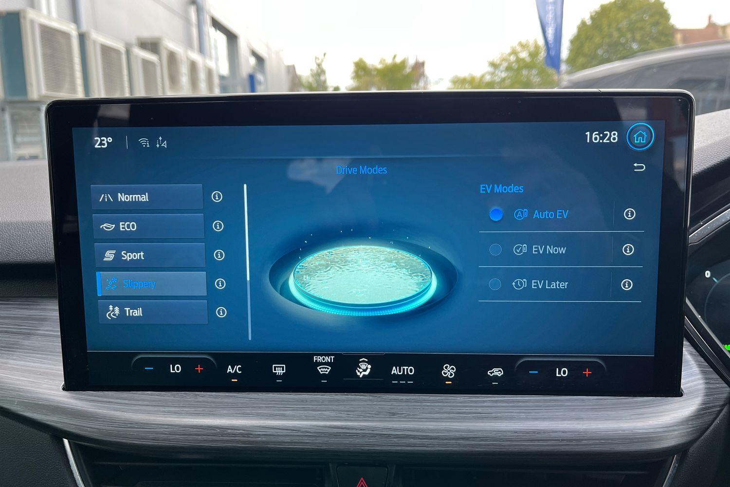 Ford KUGA Photo 26