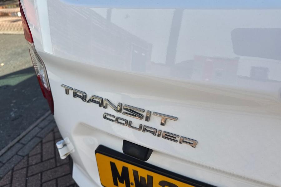 Ford TRANSIT COURIER Photo autoimg-8f5f92ebf1f9de3165517ef80296483e8a103138.jpg