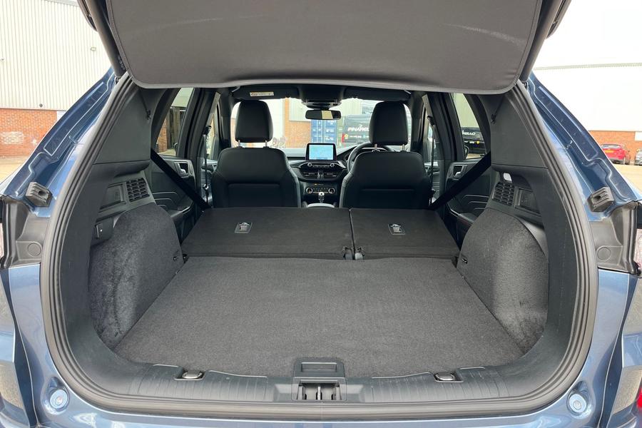 Ford Kuga Photo autoimg-8f6fb107fdf3cae125cee8bbf91aabb12be4b525.jpg