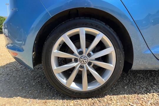 Volkswagen Golf Photo autoimg-8f715489e776143a8b531f3b5adc718a0f2c12e3.jpg