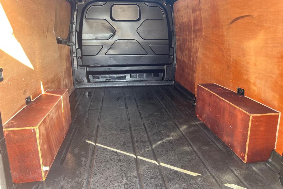 Used FORD TRANSIT CUSTOM YR70ZBN 18