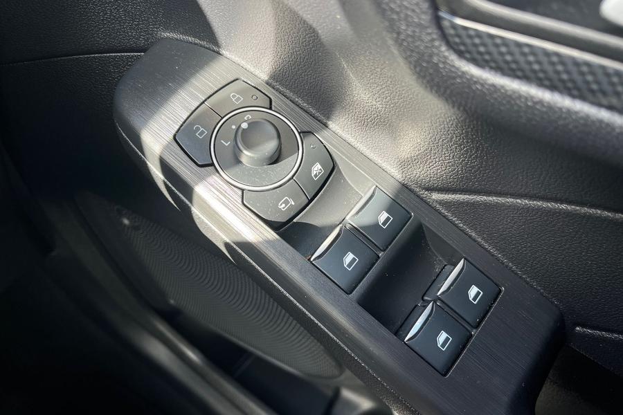 Ford KUGA Photo autoimg-8f71de6fa1918d40f264463a0ce72a162fe86259.jpg
