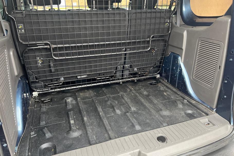 Used FORD TRANSIT CONNECT HR19NKT 4