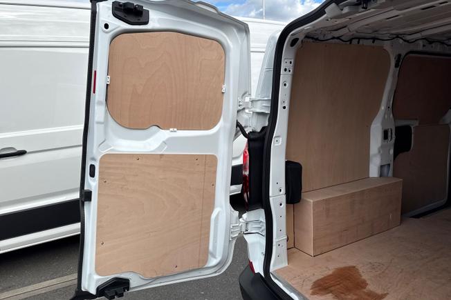 VOLKSWAGEN E-Transporter Photo 35