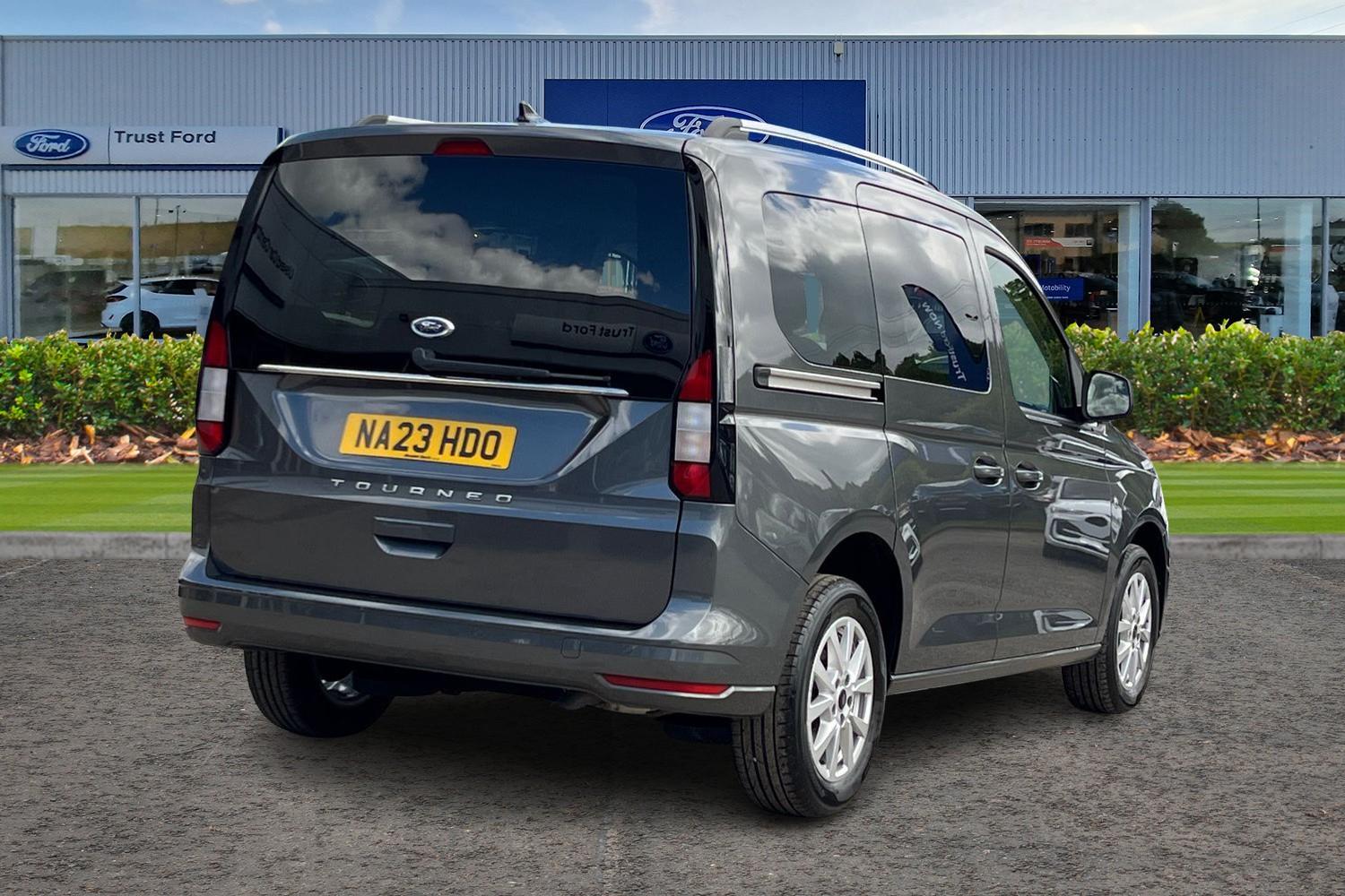 Ford TOURNEO CONNECT Photo 3