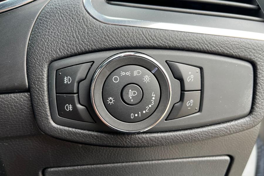 Ford S-Max Photo autoimg-8f883c92cfe3b0fe591767e7f2e76870d65f23c2.jpg