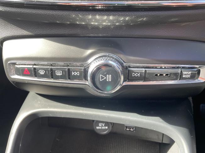 VOLVO XC40 Photo 26