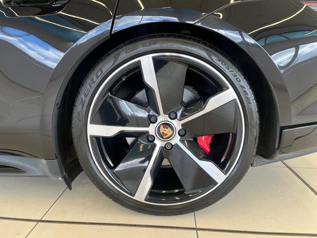PORSCHE Taycan Photo 26